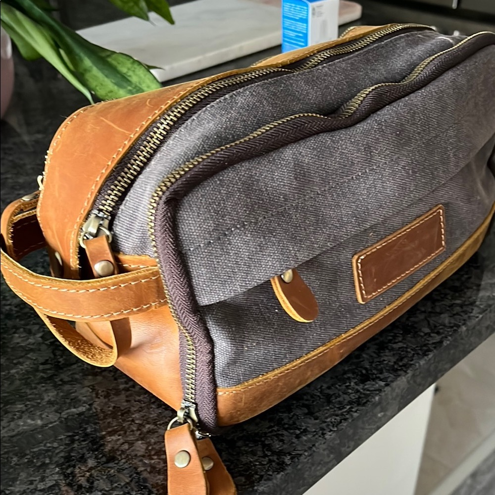 🍾🥂Host pick🎉NWOT waxed canvas & leather Men's toiletry Bag - Picture 6 of 10